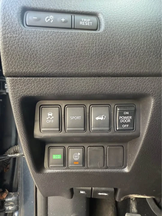 2016 Nissan Rogue - Image 17 of 19