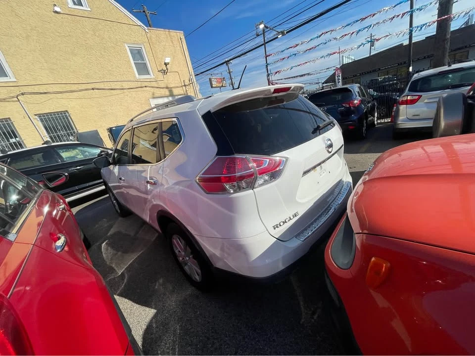 2016 Nissan Rogue - Image 4 of 9