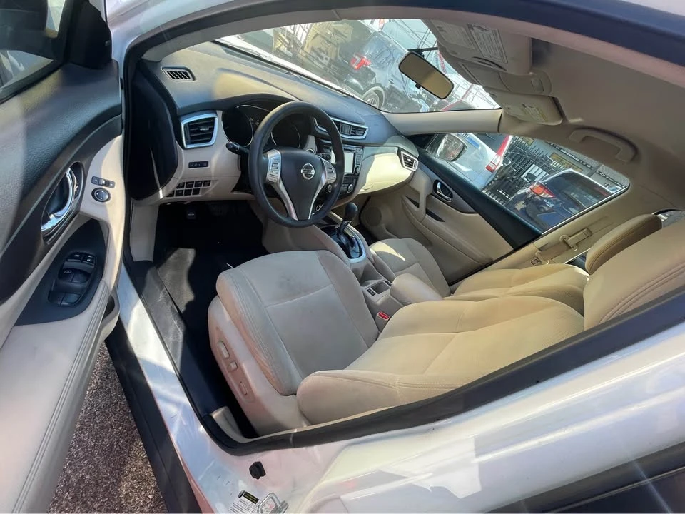 2016 Nissan Rogue - Image 6 of 9