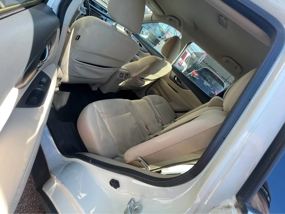 2016 Nissan Rogue - Image 5 of 9
