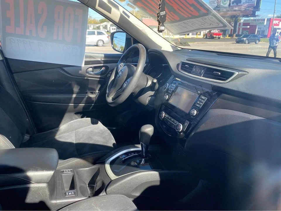 2016 Nissan Rogue - Image 9 of 13