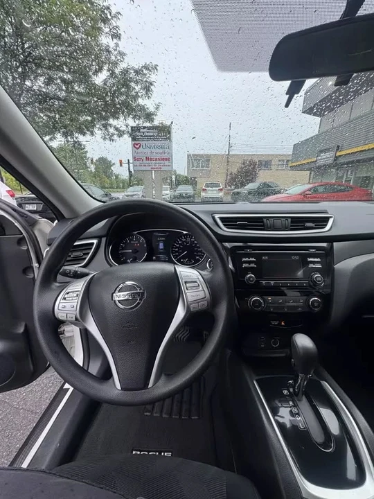 2016 Nissan Rogue - Image 12 of 17