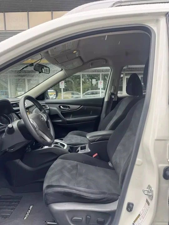 2016 Nissan Rogue - Image 14 of 17