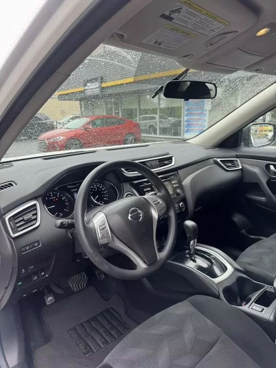 2016 Nissan Rogue - Image 15 of 17