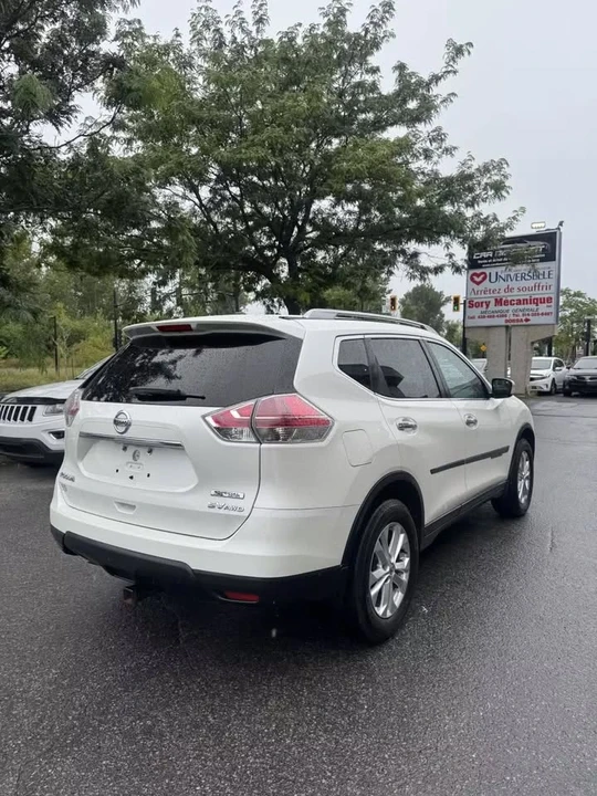 2016 Nissan Rogue - Image 4 of 17