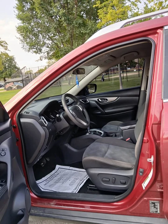 2016 Nissan Rogue - Image 8 of 18