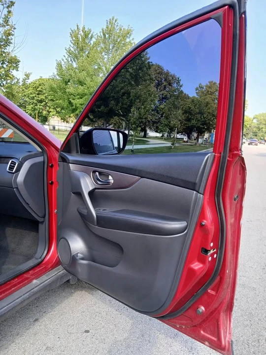 2016 Nissan Rogue - Image 10 of 18