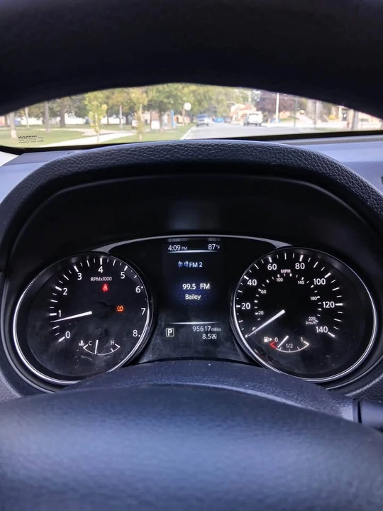 2016 Nissan Rogue - Image 12 of 18