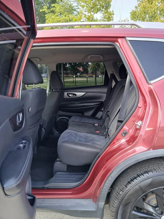 2016 Nissan Rogue - Image 9 of 18