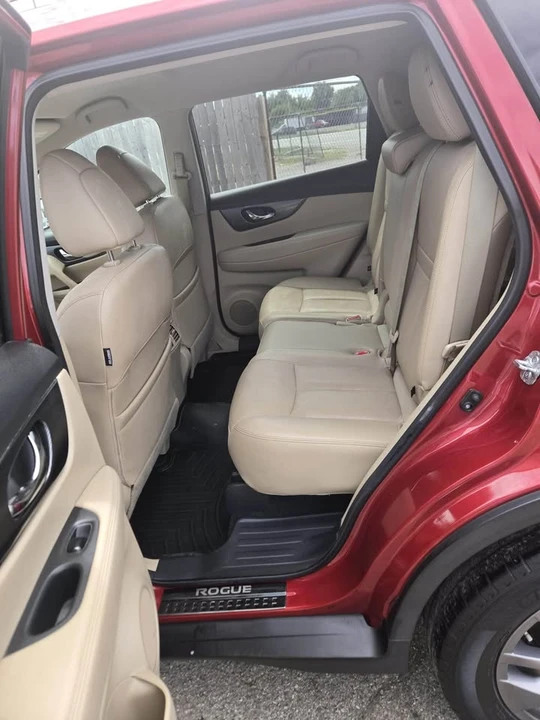 2016 Nissan Rogue - Image 9 of 13