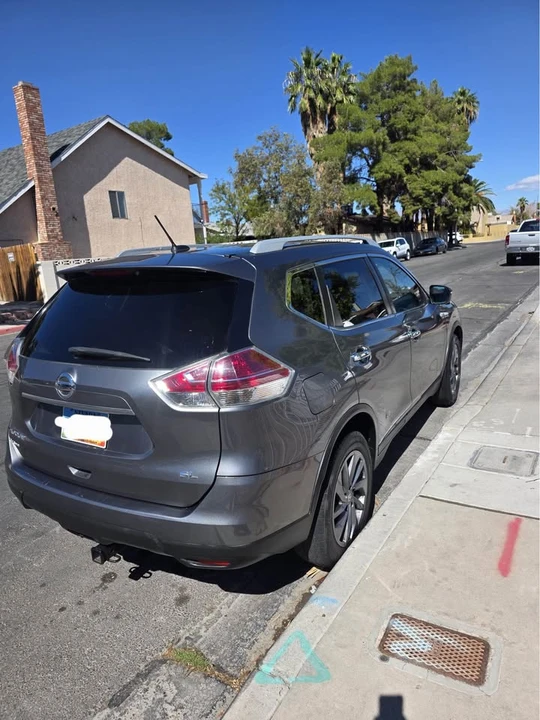 2016 Nissan Rogue - Image 4 of 10