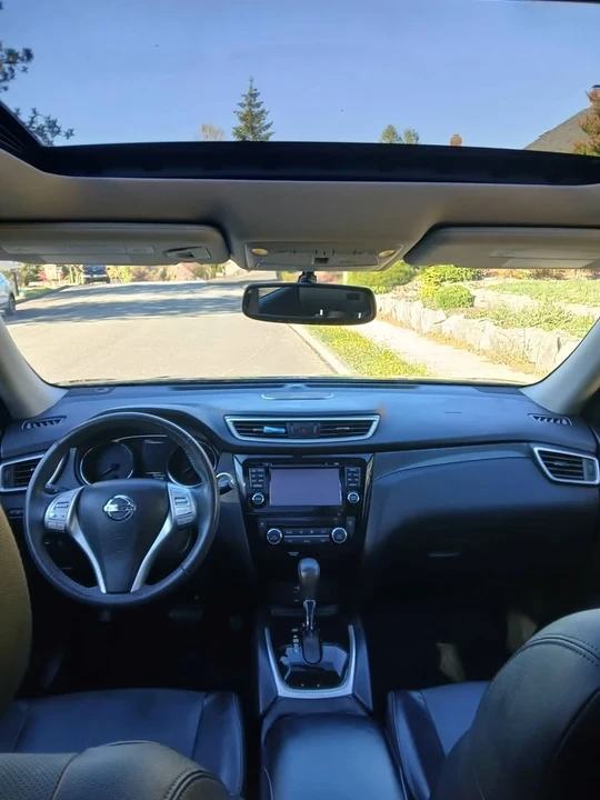 2016 Nissan Rogue - Image 10 of 16