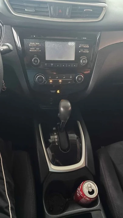 2016 Nissan Rogue - Image 12 of 17