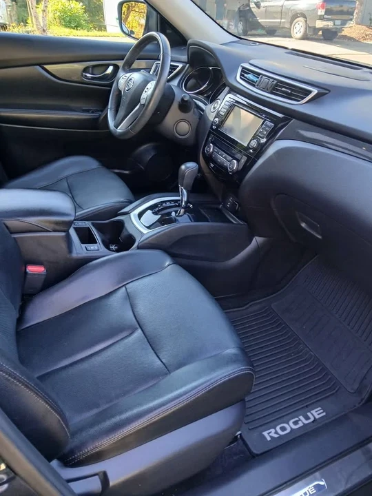 2016 Nissan Rogue - Image 11 of 16