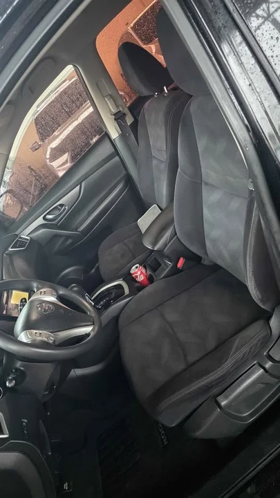 2016 Nissan Rogue - Image 14 of 17