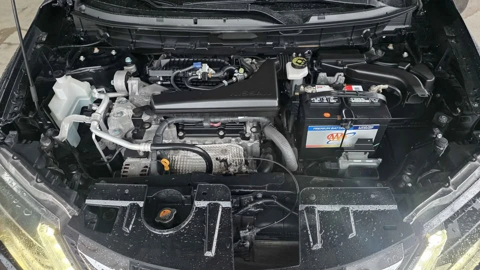 2016 Nissan Rogue - Image 10 of 17
