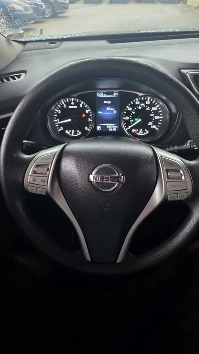 2016 Nissan Rogue - Image 13 of 17