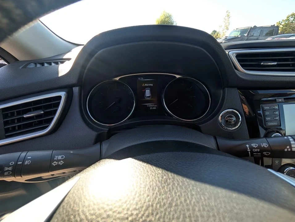 2016 Nissan Rogue - Image 7 of 10