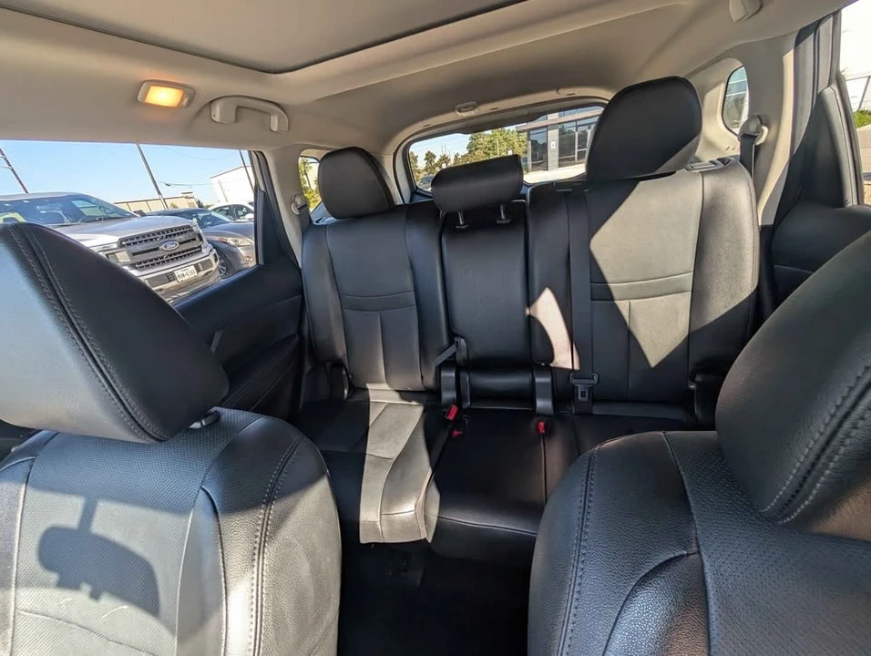 2016 Nissan Rogue - Image 8 of 10