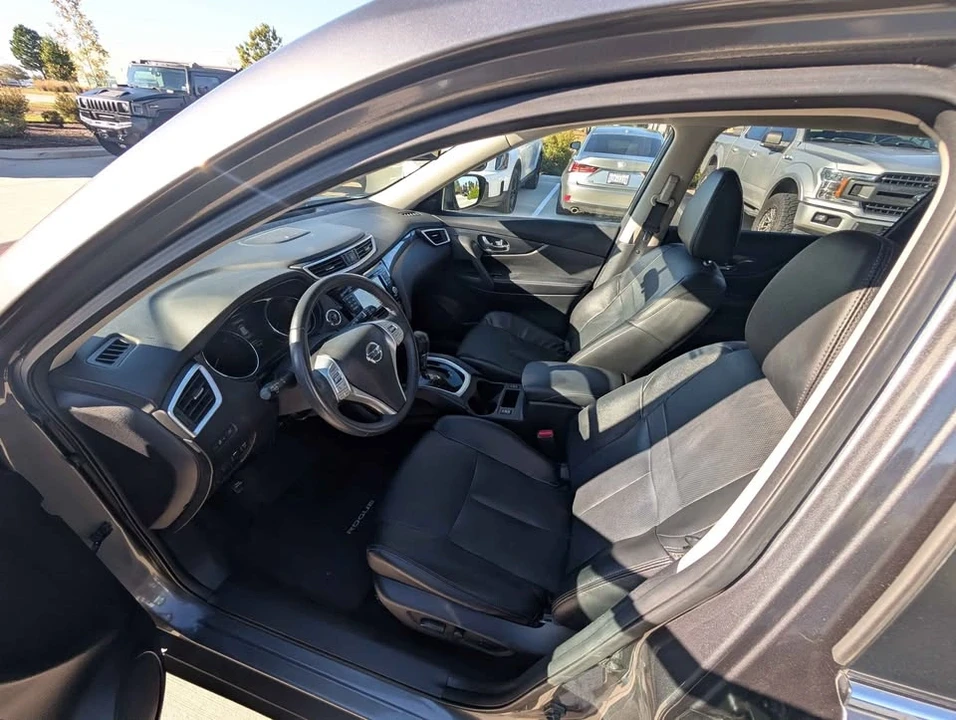2016 Nissan Rogue - Image 6 of 10