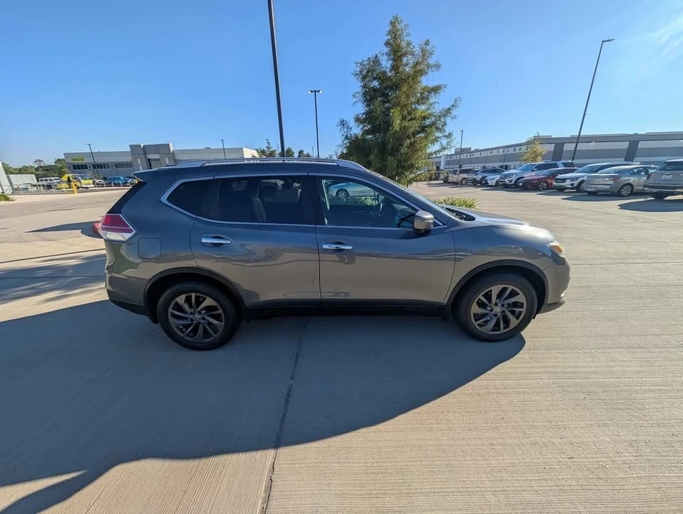 2016 Nissan Rogue - Image 3 of 10