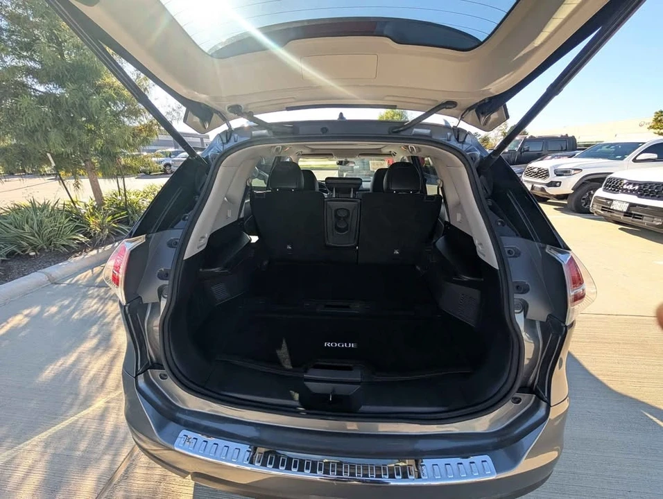 2016 Nissan Rogue - Image 10 of 10