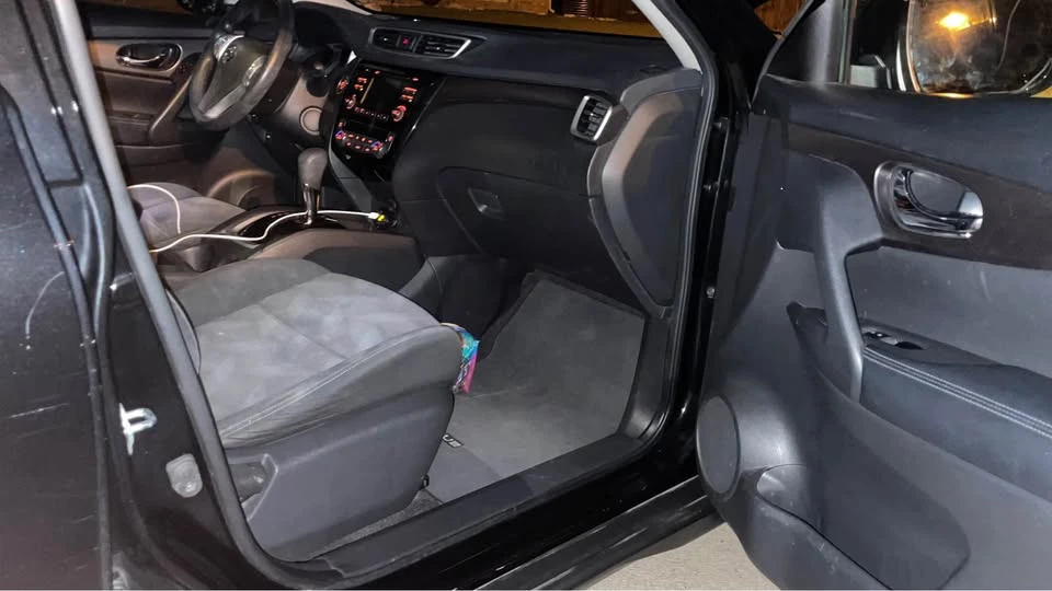 2016 Nissan Rogue - Image 8 of 10