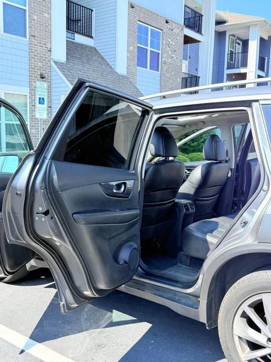 2016 Nissan Rogue - Image 8 of 11