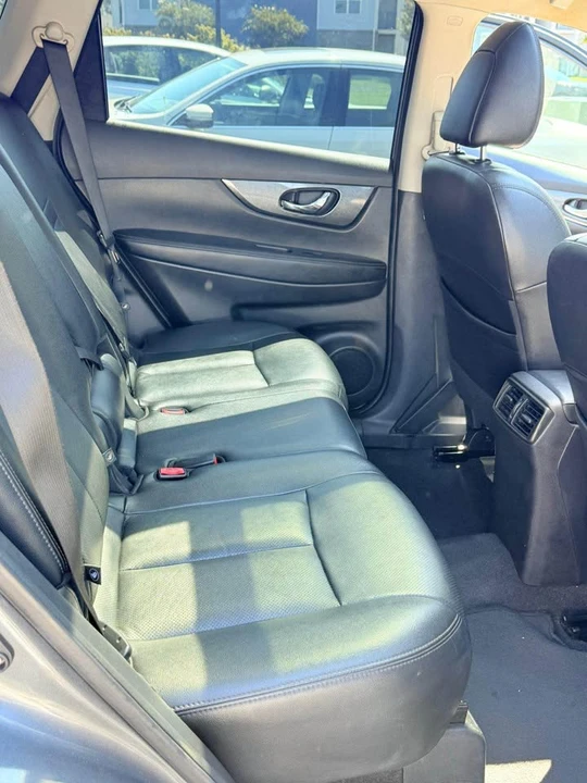 2016 Nissan Rogue - Image 10 of 11