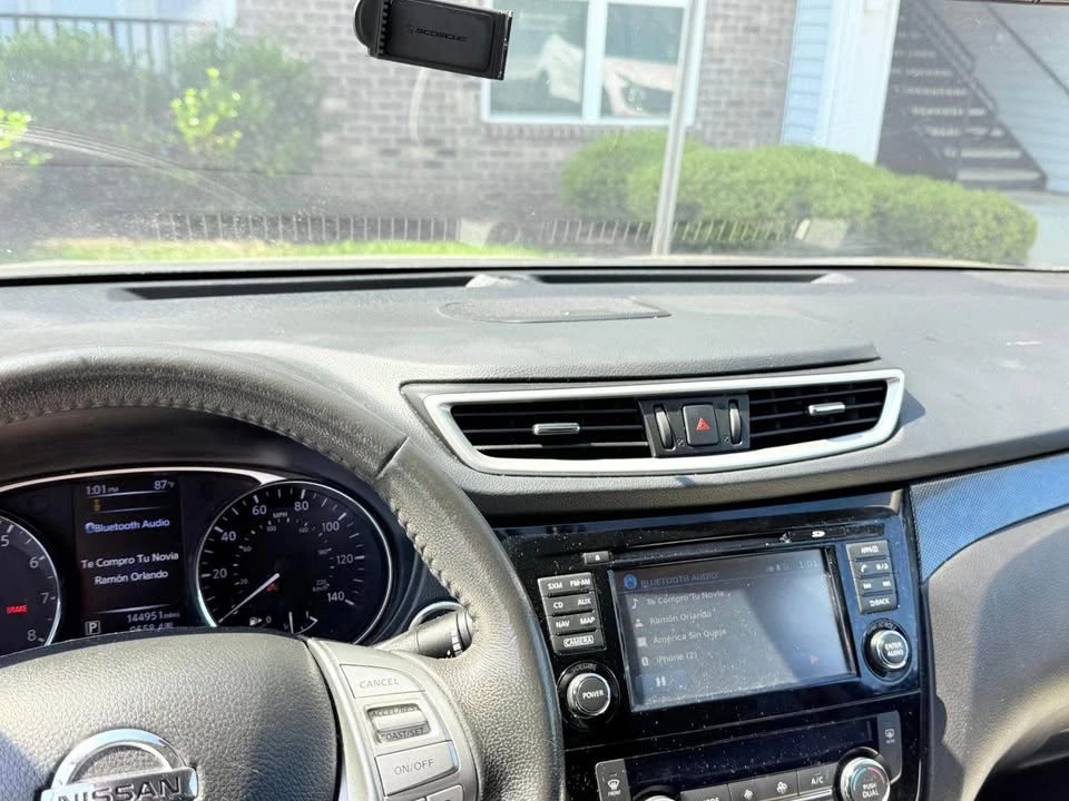 2016 Nissan Rogue - Image 3 of 11
