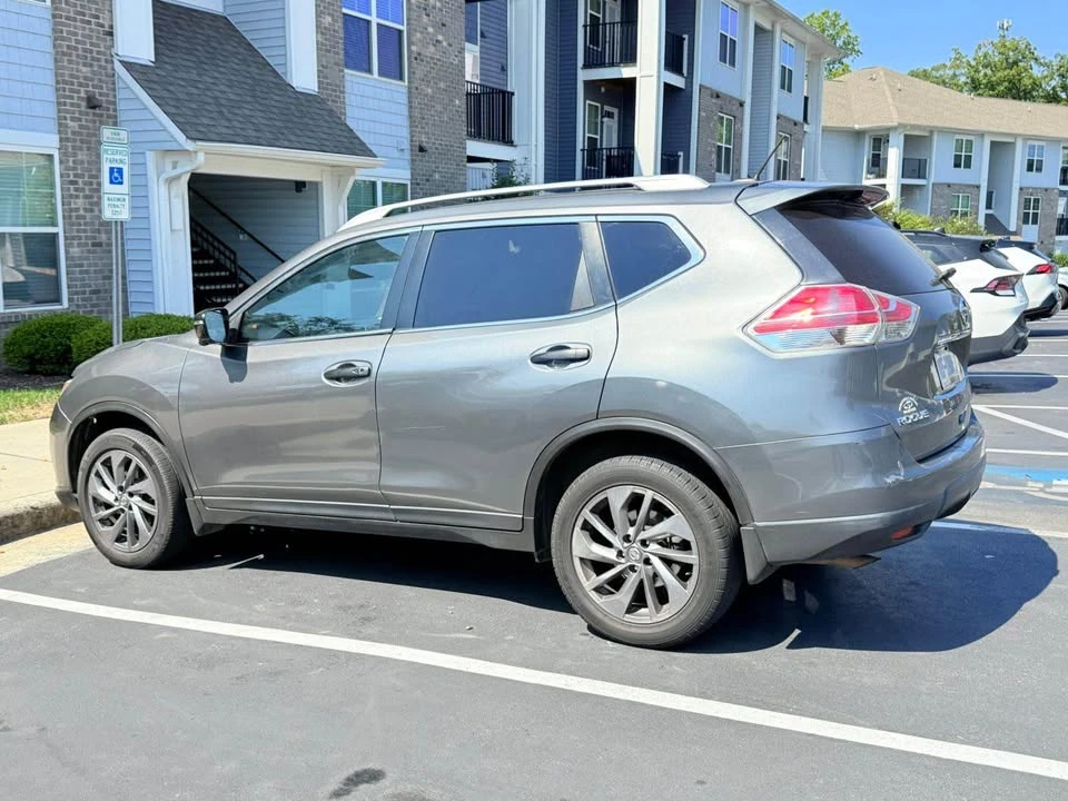 2016 Nissan Rogue - Image 2 of 11