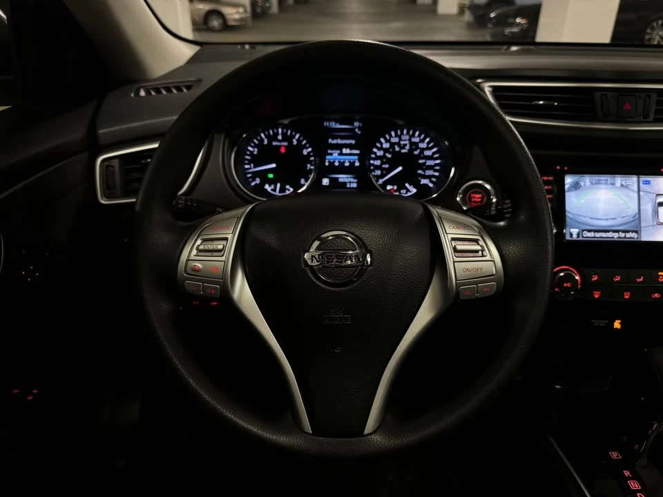 2016 Nissan Rogue - Image 15 of 18