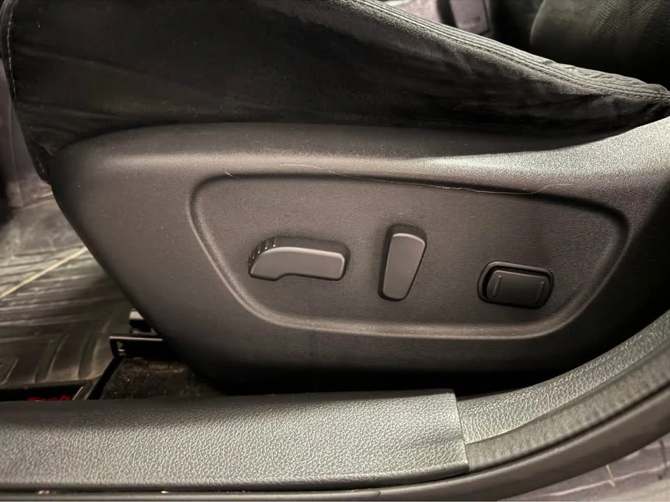 2016 Nissan Rogue - Image 9 of 18