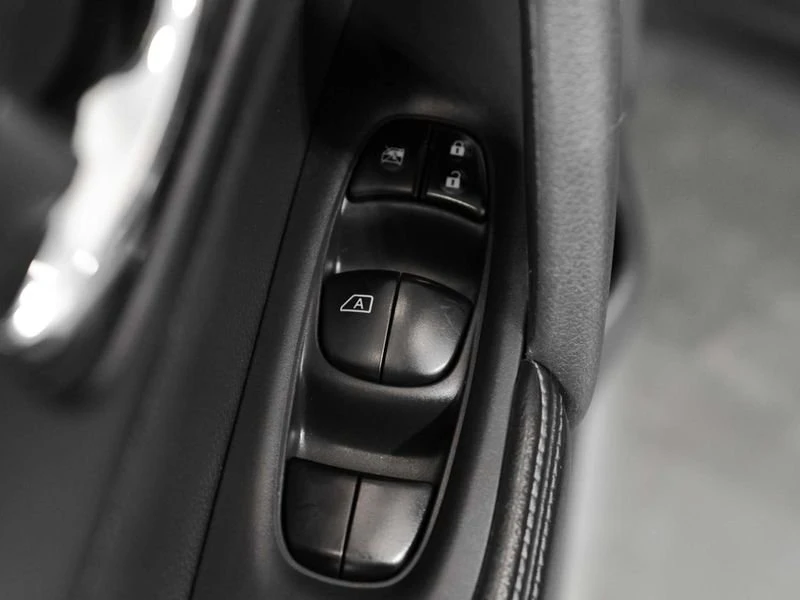 2016 Nissan Rogue - Image 8 of 20