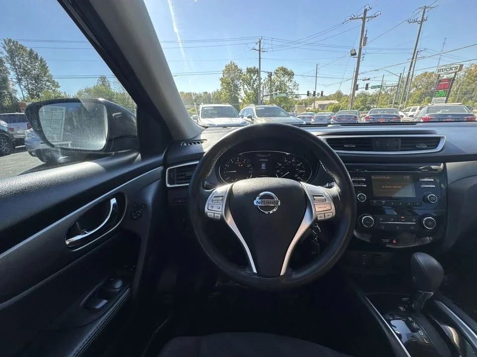 2016 Nissan Rogue - Image 11 of 16