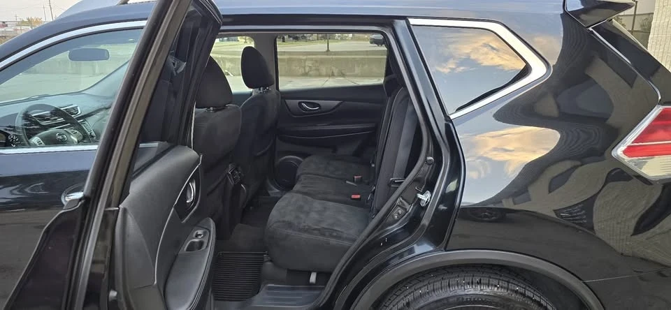 2016 Nissan Rogue - Image 11 of 20