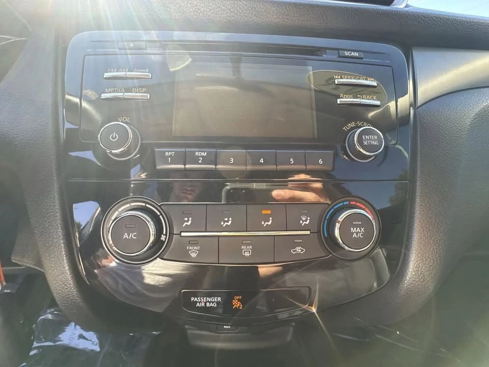 2016 Nissan Rogue - Image 13 of 16