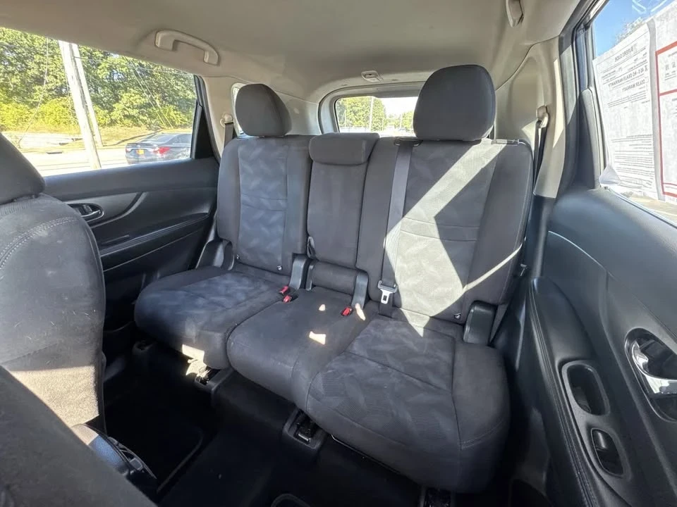 2016 Nissan Rogue - Image 9 of 16