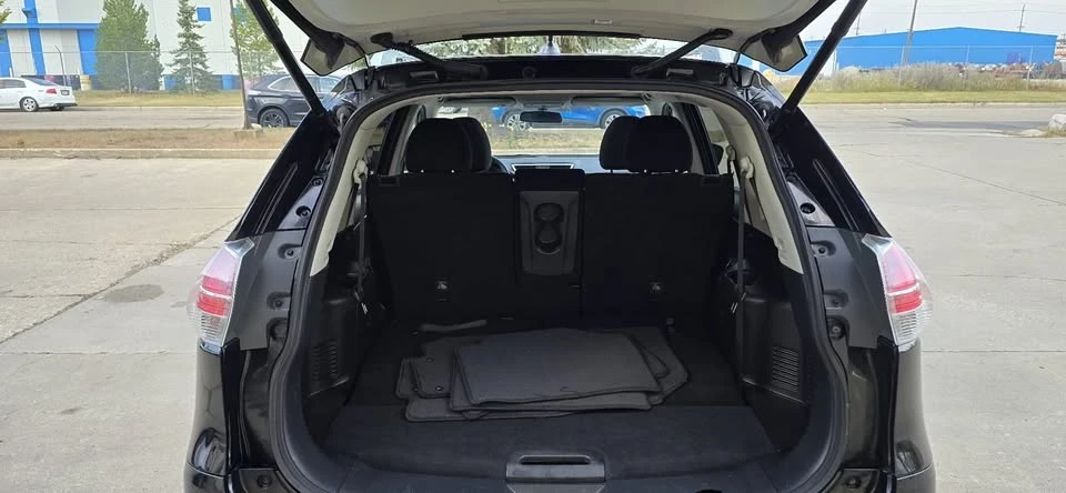 2016 Nissan Rogue - Image 10 of 20