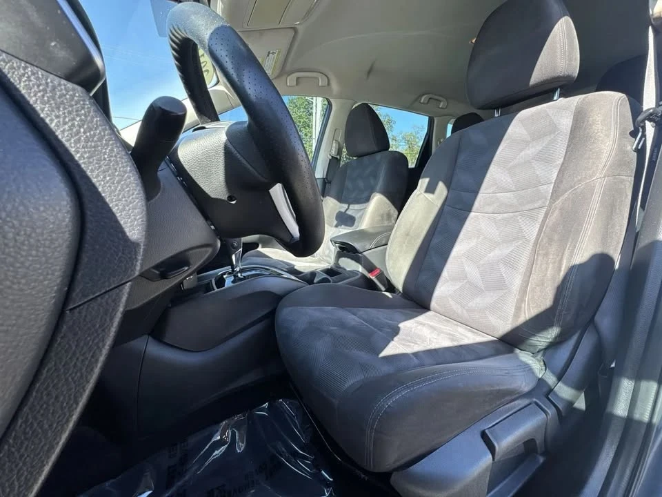 2016 Nissan Rogue - Image 8 of 16