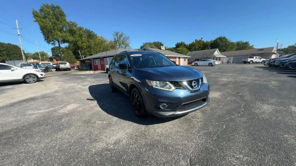 2016 Nissan Rogue - Image 2 of 16
