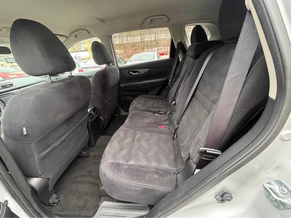2016 Nissan Rogue - Image 12 of 17