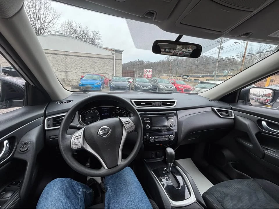 2016 Nissan Rogue - Image 9 of 17