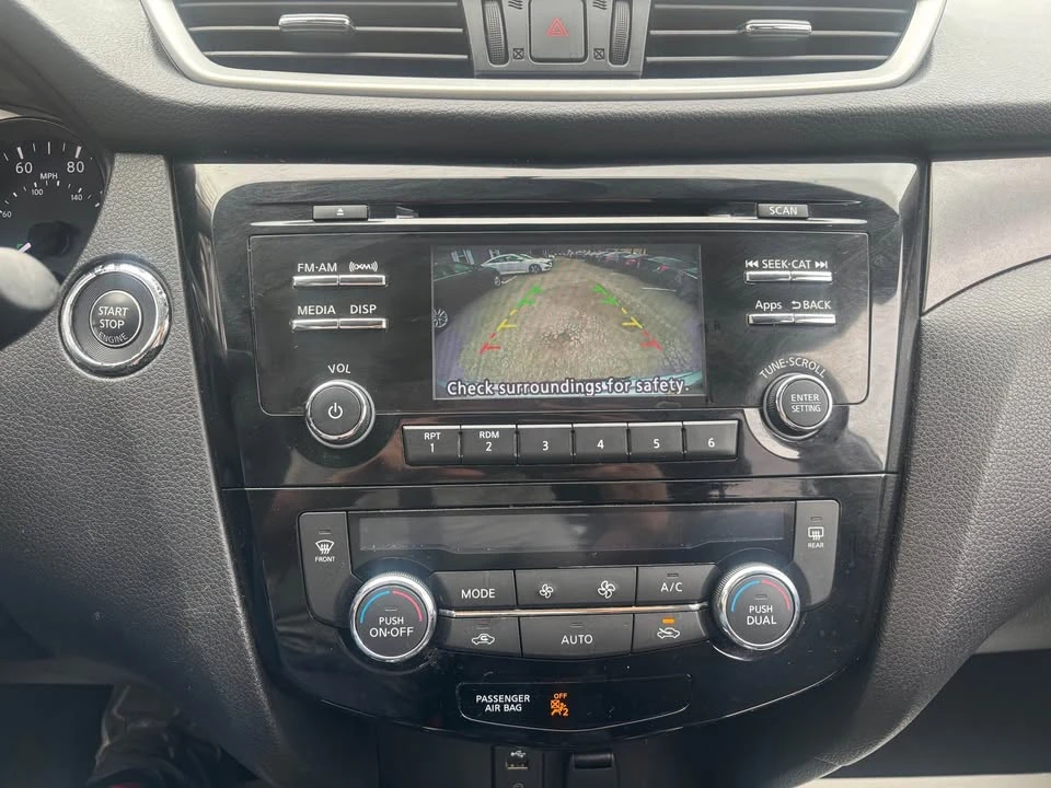 2016 Nissan Rogue - Image 11 of 17