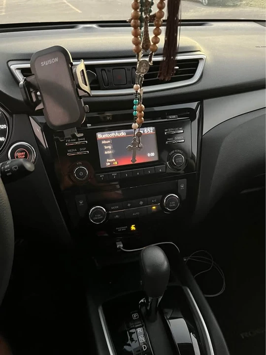 2016 Nissan Rogue - Image 15 of 20