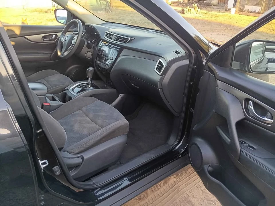 2016 Nissan Rogue - Image 6 of 8