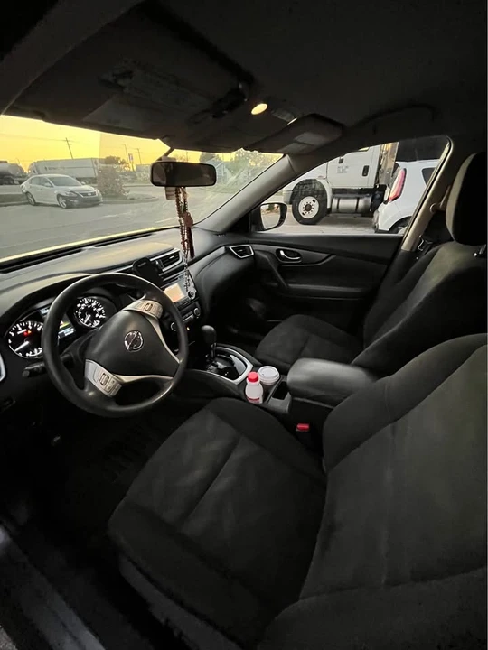 2016 Nissan Rogue - Image 13 of 20