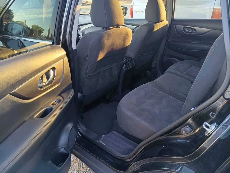 2016 Nissan Rogue - Image 7 of 8