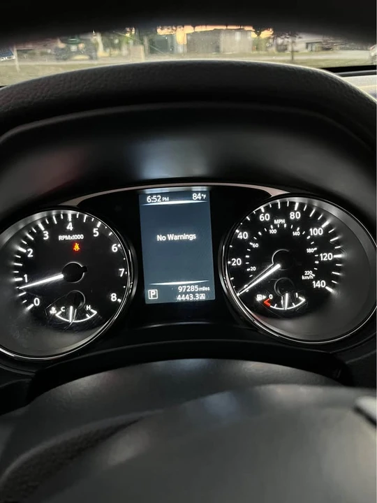 2016 Nissan Rogue - Image 15 of 20