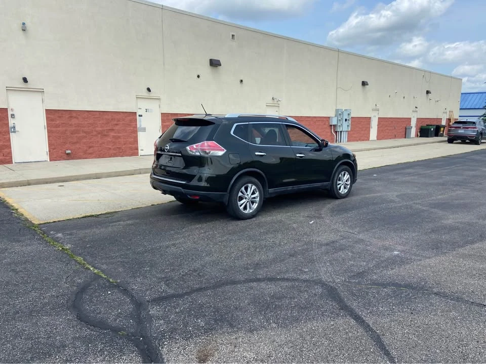 2016 Nissan Rogue - Image 3 of 11